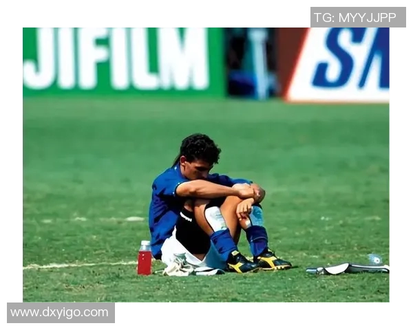 碧眼足球明星的传奇故事与成就揭秘