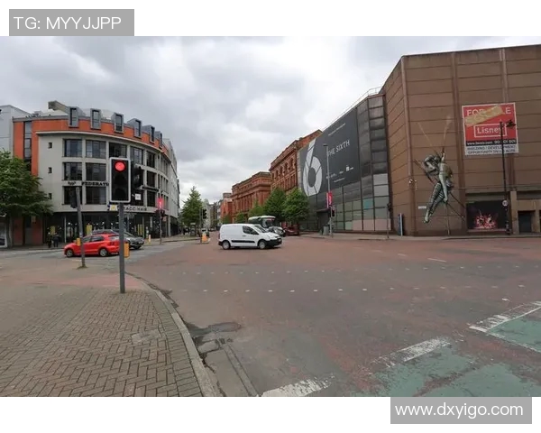 足球明星全景图鉴揭秘他们的传奇故事与辉煌成就