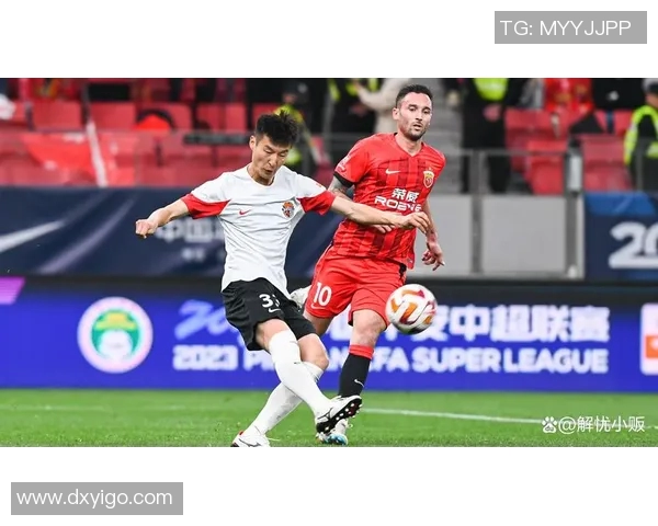 北京足球队以96分稳居联赛积分榜首位追赶者紧随其后