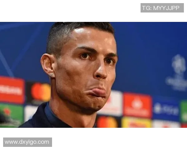 哪位足球明星的嘴唇闪耀如星光引人注目成为时尚潮流的焦点